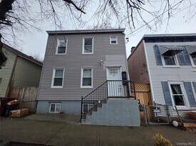 42 Hasbrouck St in Newburgh, NY - Building Photo
