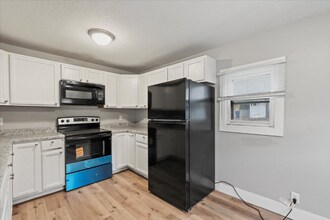 818 Charlotte St in Davenport, IA - Foto de edificio - Building Photo