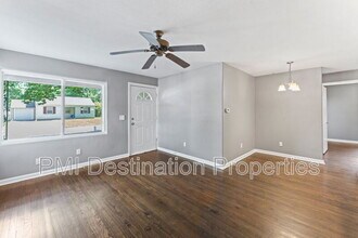 1018 NE 44th Terrace in Kansas City, MO - Building Photo - Building Photo