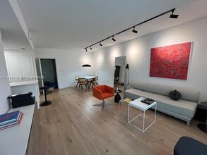 50 Menores Ave in Coral Gables, FL - Foto de edificio - Building Photo