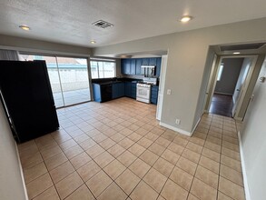 4244 Chafer Dr in Las Vegas, NV - Building Photo - Building Photo