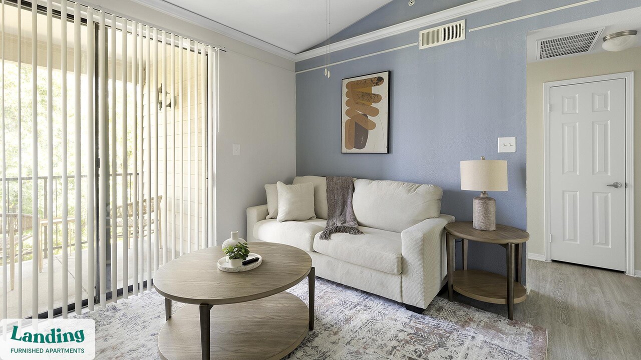 1601 W Arbrook Blvd in Arlington, TX - Building Photo