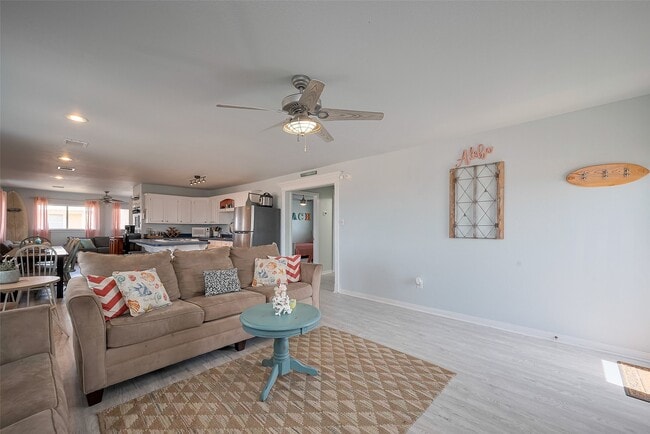 510 Oyster St in Surfside Beach, TX - Building Photo - Building Photo