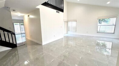 18642 NW 54th Pl in Miami Gardens, FL - Foto de edificio - Building Photo