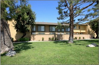 Bridgemont Terrace in Bakersfield, CA - Building Photo - Building Photo