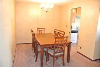 2458 Charleston Dr in Schaumburg, IL - Building Photo - Building Photo