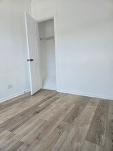 7055 N Clark St in Chicago, IL - Building Photo - Building Photo