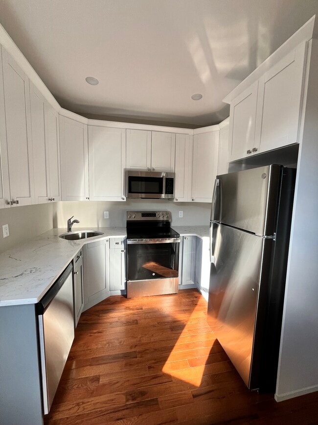 70 Sherman Pl, Unit 26