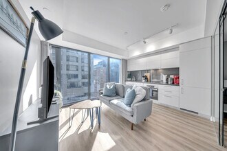 174 Cumberland St in Toronto, ON - Building Photo - Building Photo