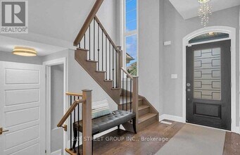 103 Beaveridge Ave in Oakville, ON - Building Photo - Building Photo