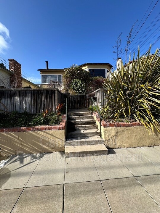 254 Larkin St in Monterey, CA - Building Photo