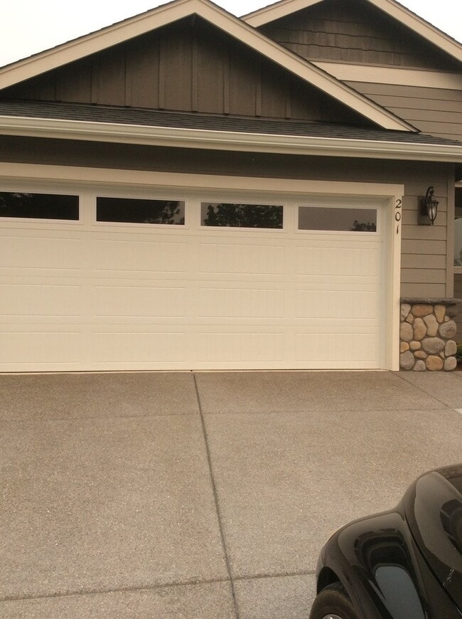 201 SE Briggs Way in Grants Pass, OR - Foto de edificio - Building Photo