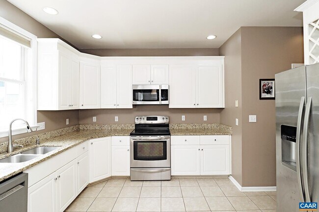 2371 N Chesterfield Ct in Charlottesville, VA - Building Photo - Building Photo