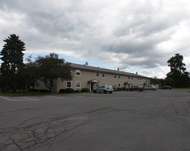 New Carriage House Apartments in Clinton, NY - Foto de edificio - Building Photo