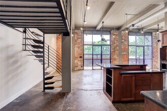 915 N San Jacinto St in Houston, TX - Foto de edificio - Building Photo