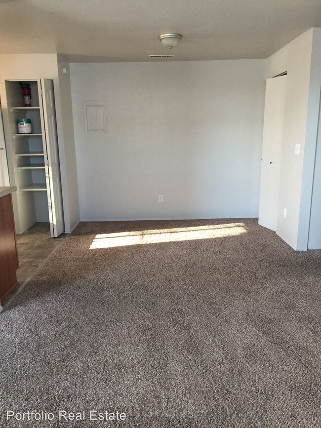 1215 W Ivy Ave in Moses Lake, WA - Building Photo - Building Photo