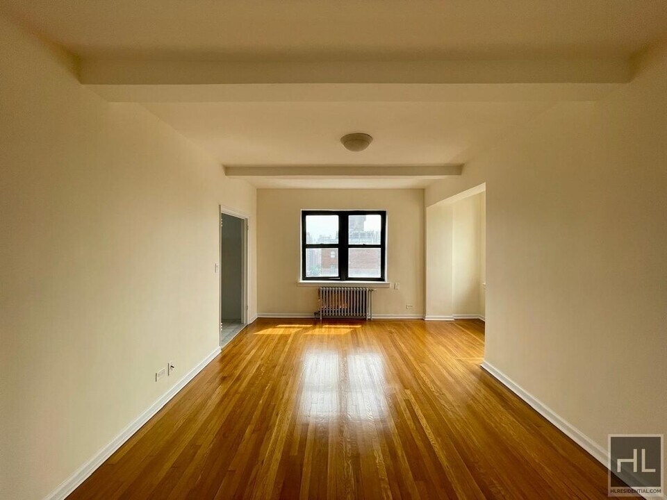 AMSTERDAM AVENUE in New York, NY - Building Photo