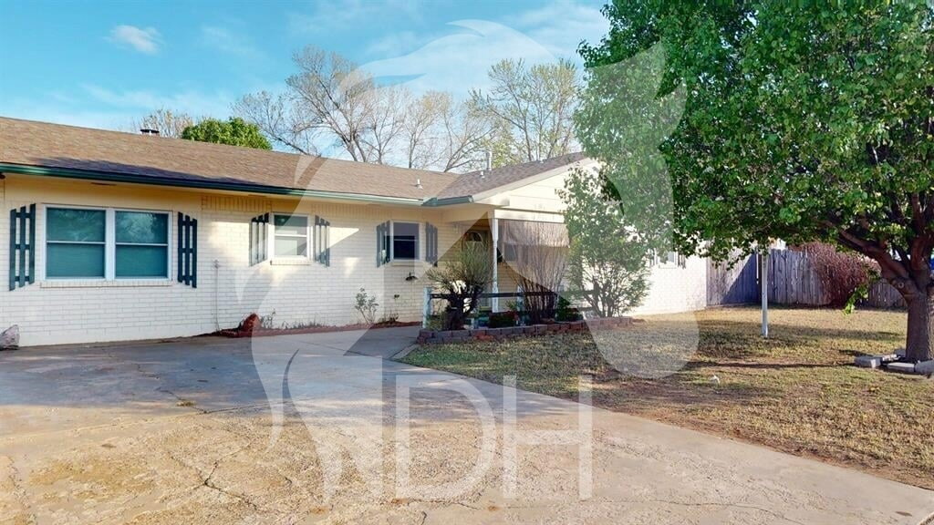3302 Wheatridge Dr in Woodward, OK - Building Photo