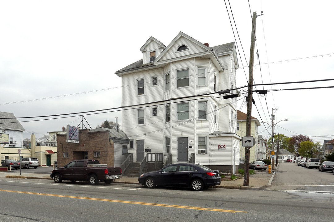 619 Central Ave in Pawtucket, RI - Building Photo