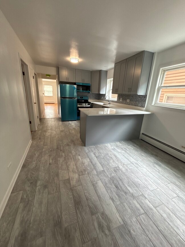 6241 W Montrose Ave, Unit 1 in Chicago, IL - Building Photo - Building Photo