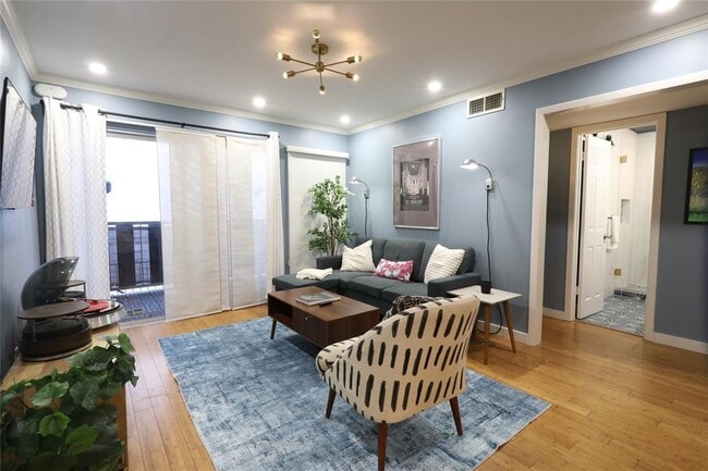 1304 Summit St in Austin, TX - Building Photo - Building Photo