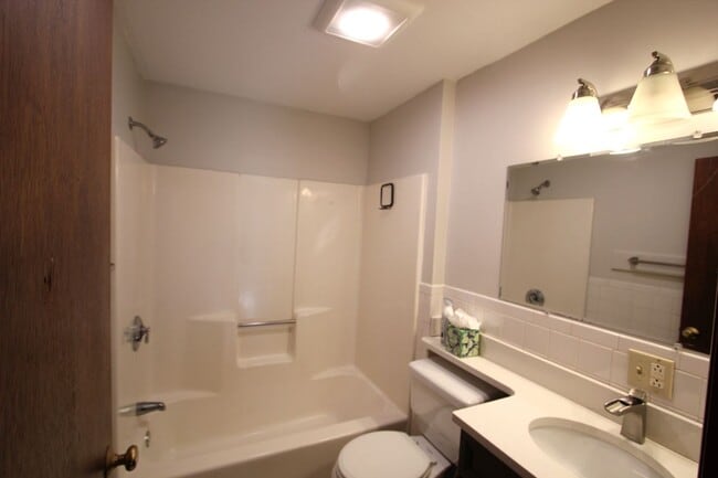 21 Moore Ave in Franklin, MA - Building Photo - Building Photo