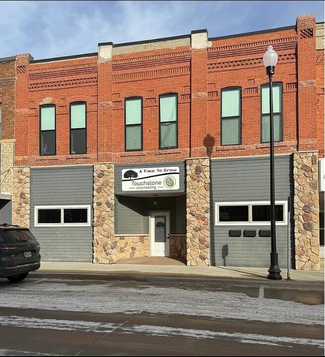 321 Sheldon in Sheldon, IA - Building Photo