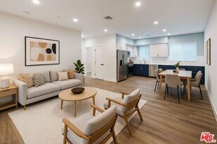 5637 Homeside Ave in Los Angeles, CA - Building Photo