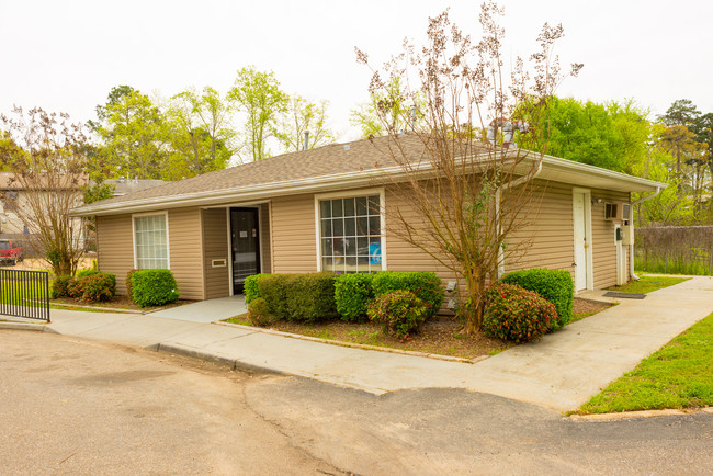 Brookview Apartments in Montgomery, AL - Building Photo - Building Photo