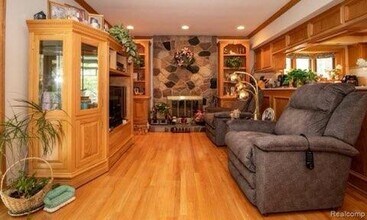 28418 Walker Ave in Warren, MI - Building Photo - Building Photo