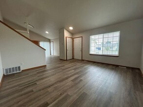 7815 Deschutes Dr in Pasco, WA - Building Photo - Building Photo