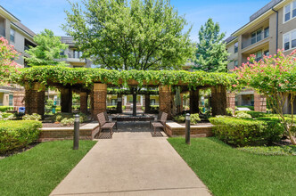 ALMA on Maple in Dallas, TX - Foto de edificio - Building Photo