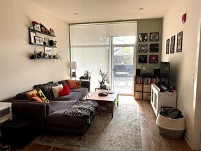 4513 N Clark St, Unit 203 in Chicago, IL - Building Photo - Building Photo