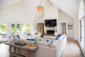 16 Laila Ln in West Hampton Dunes, NY - Building Photo - Building Photo