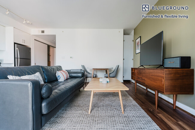 875 10th St NW in Washington, DC - Foto de edificio - Building Photo