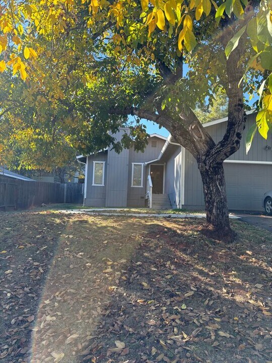 9385 Pawnee Trail in Kelseyville, CA - Building Photo