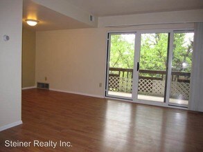 558 S Trenton Ave in Pittsburgh, PA - Foto de edificio - Building Photo