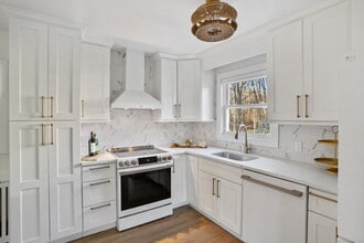 132 Toll House Ln in Fairfield, CT - Building Photo - Building Photo