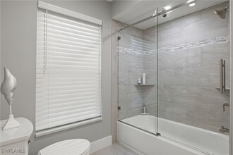 248 Bay Meadows Dr in Naples, FL - Foto de edificio - Building Photo