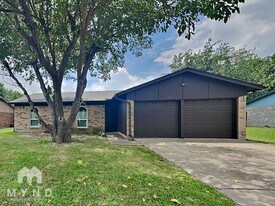 709 Croydon Dr in Everman, TX - Building Photo