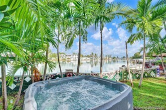 8200 Byron Ave-Unit -5 in Miami Beach, FL - Building Photo - Building Photo