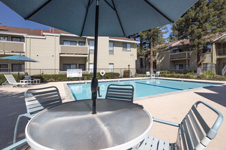 Summer Place Apartments in Sacramento, CA - Building Photo - Building Photo