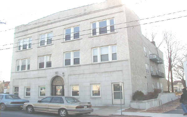 200 W Englewood Ave in Englewood, NJ - Foto de edificio - Building Photo