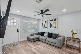 92 Oak St in North Fort Myers, FL - Building Photo - Building Photo