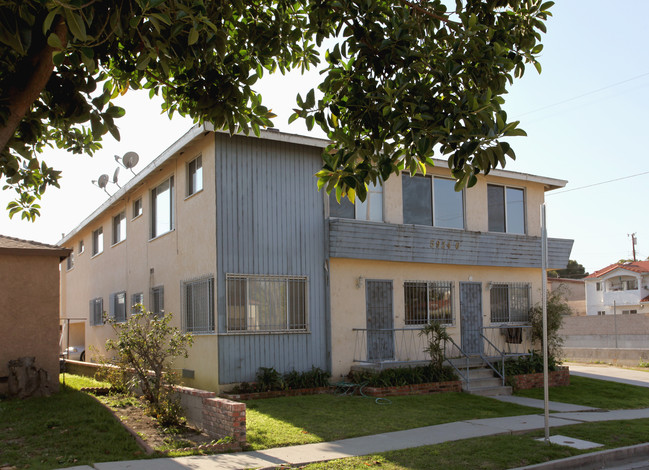 5924 Dauphin Ave in Los Angeles, CA - Foto de edificio - Building Photo