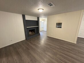 6983 Cox Ln in Fort Worth, TX - Building Photo - Building Photo