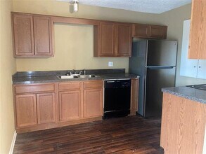 110-112 W Fairview St in Sherman, TX - Building Photo - Building Photo