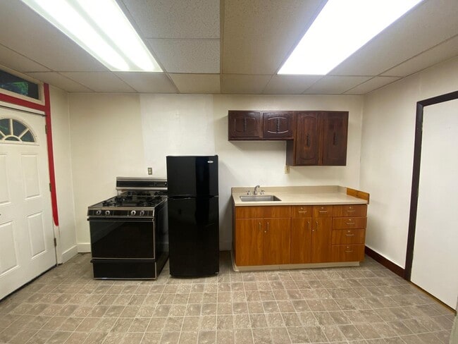 1508 Ridge Ave, Unit Apt 1 in Braddock, PA - Building Photo - Building Photo
