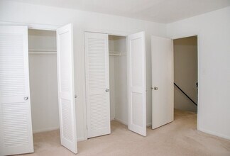 Buckingham Place in Norfolk, VA - Building Photo - Building Photo