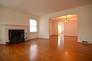 2503 Glenmary Ave Apartamentos